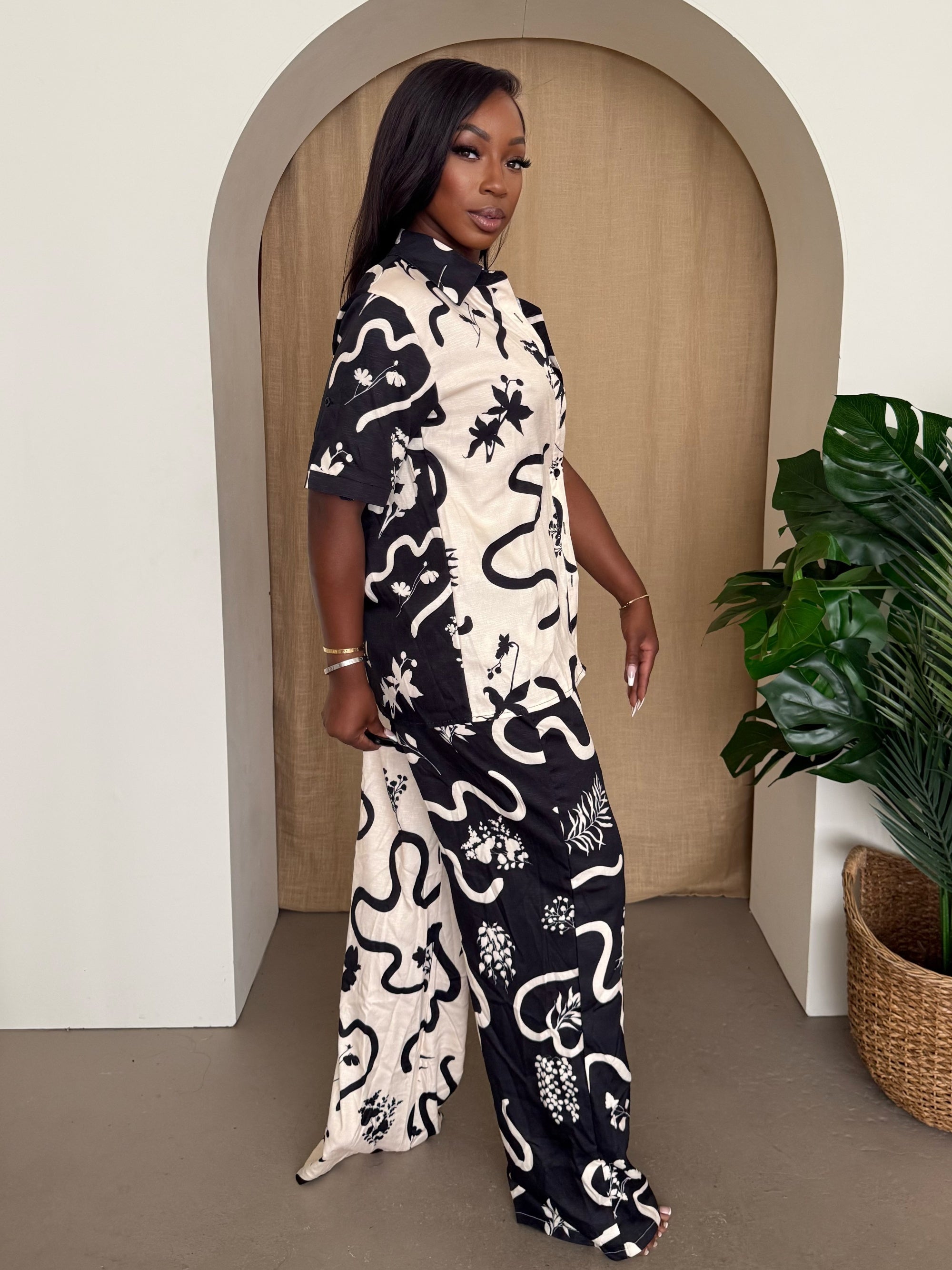 Bold Escape: Abstract Snake Print Vacation Set in Timeless Black and White