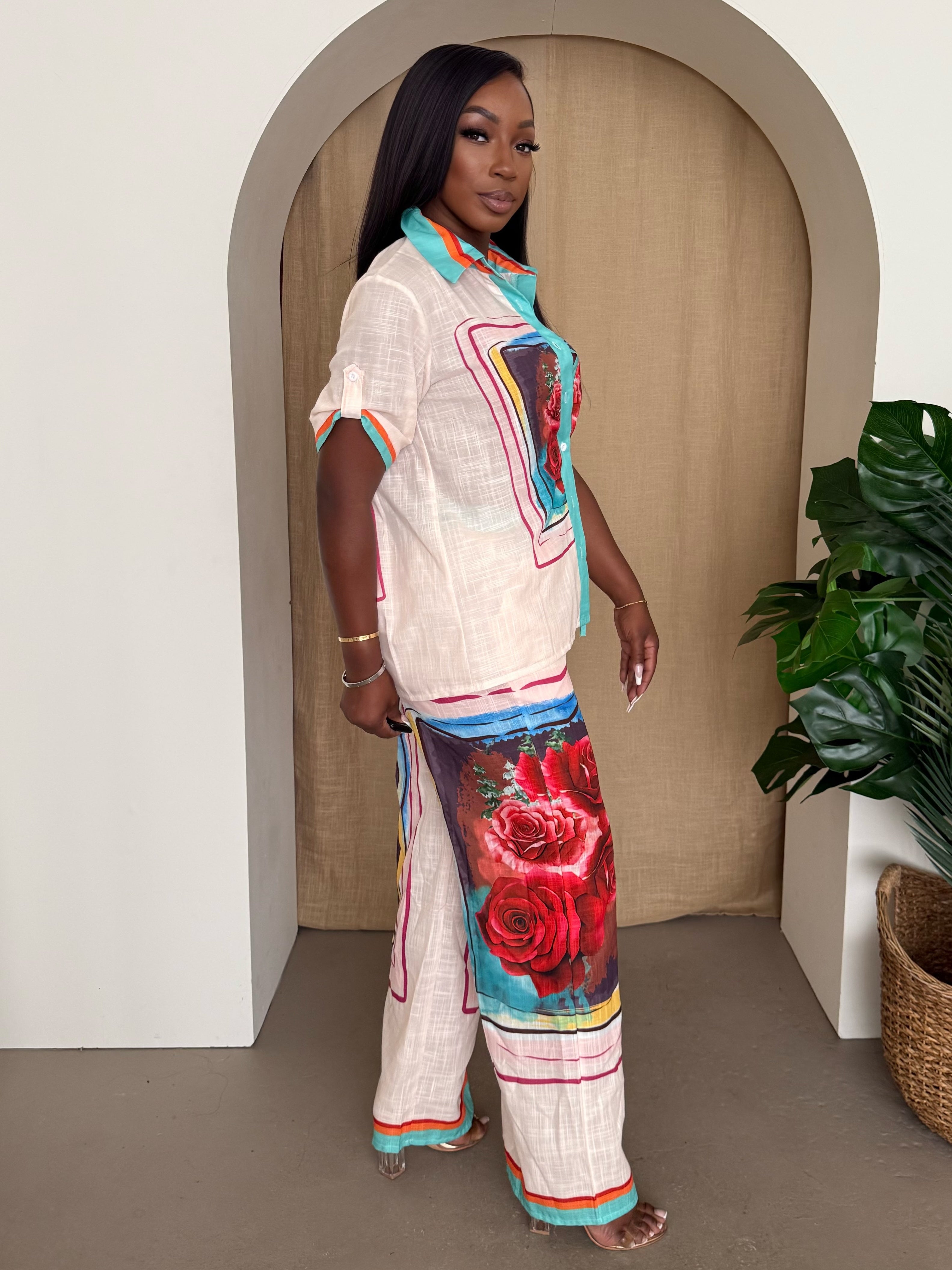Resort Ready – Breezy Rose Print Two-Piece Set with Collared Shirt and Relaxed Pants