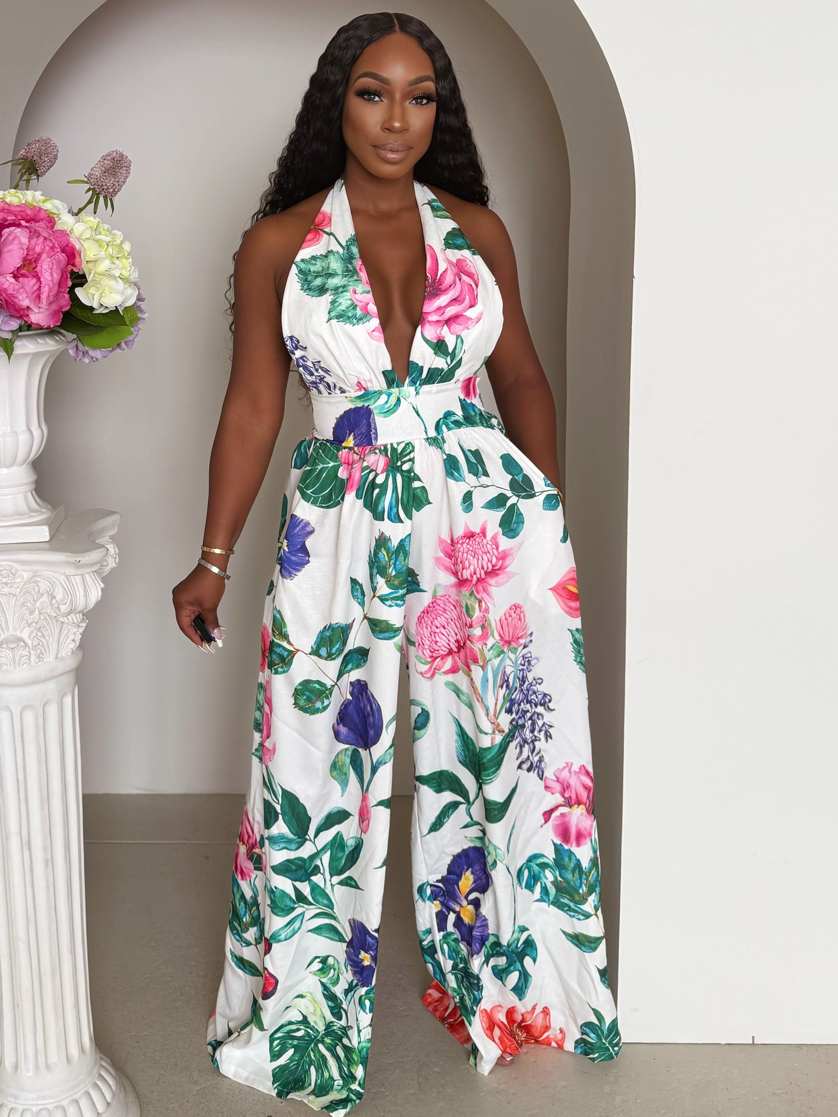 Backless floral halter jumpsuit for summer
