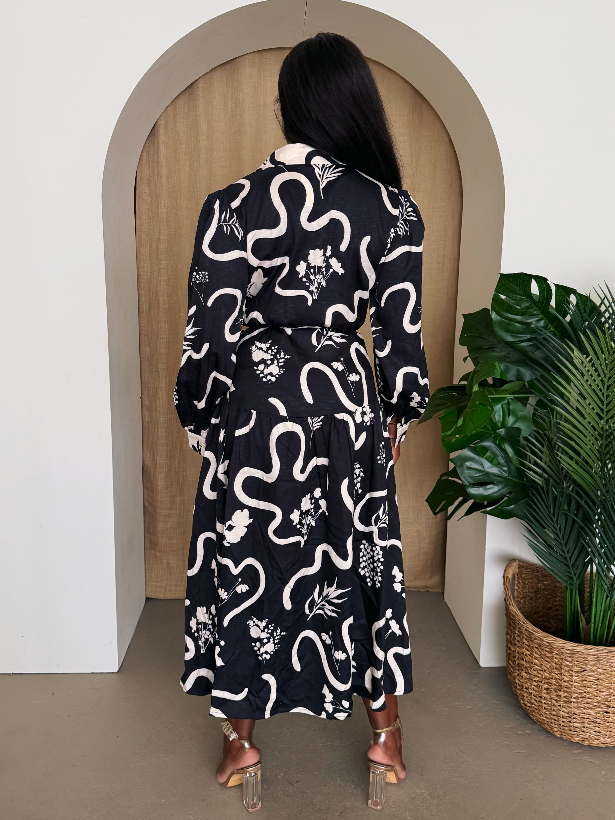 Wild Elegance Resort Shirt Dress Monochrome Serpent Print Vacation Power Look
