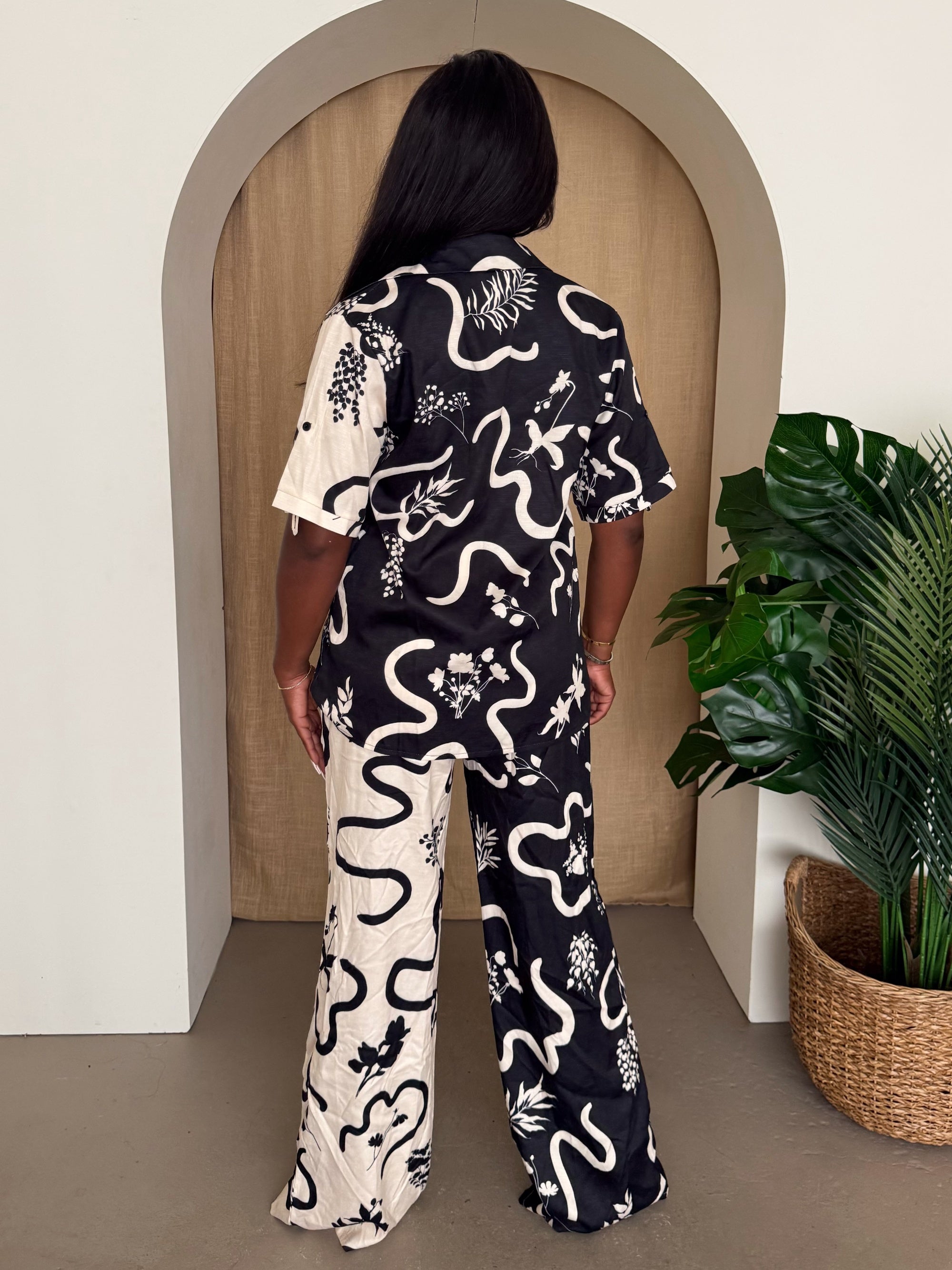Bold Escape: Abstract Snake Print Vacation Set in Timeless Black and White