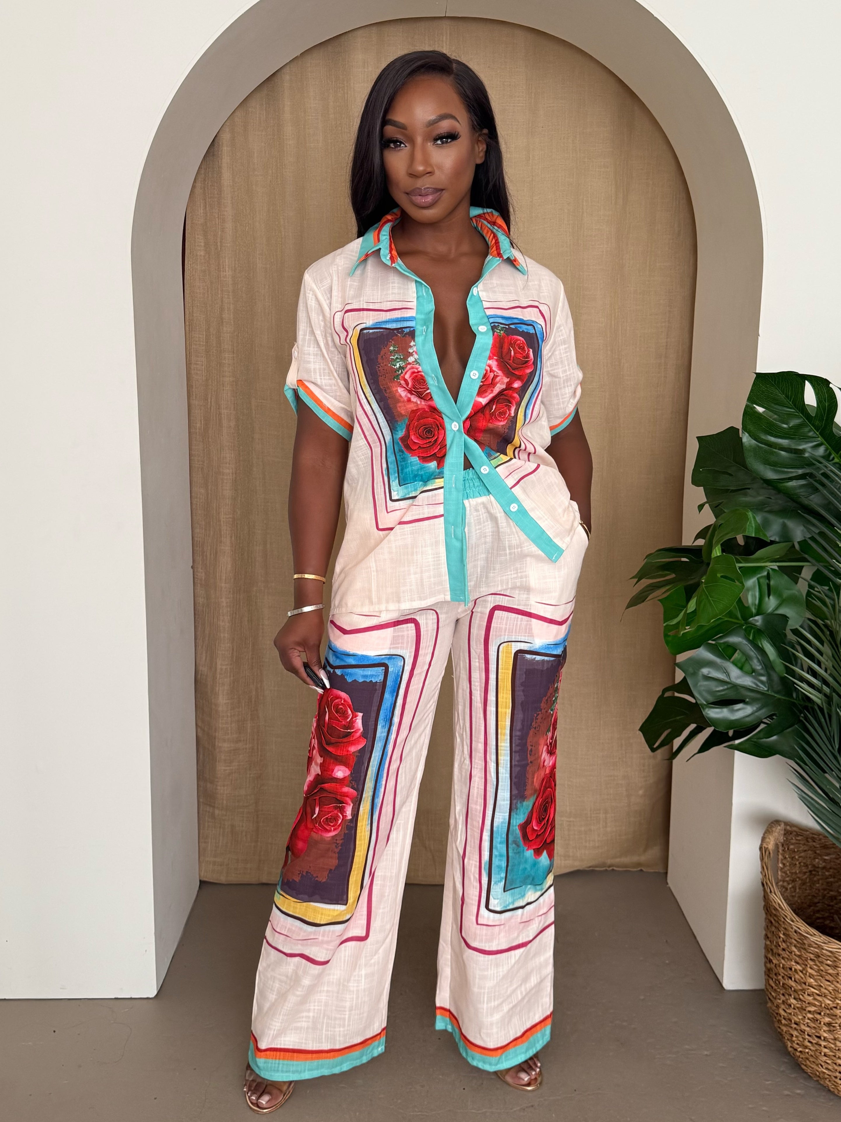 Resort Ready – Breezy Rose Print Two-Piece Set with Collared Shirt and Relaxed Pants